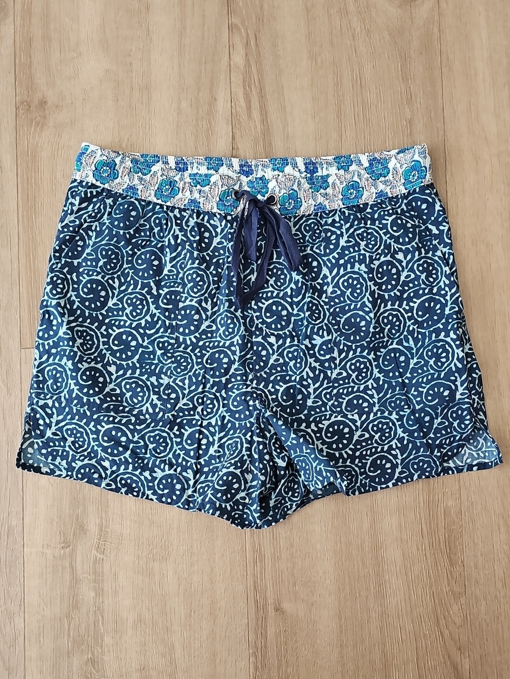 Sundance Blue Floral-Trim Print Shorts Size Small